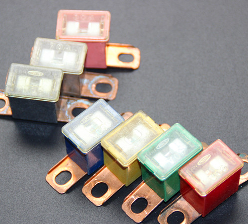 Safe Techniques for Extracting Automotive Fuses